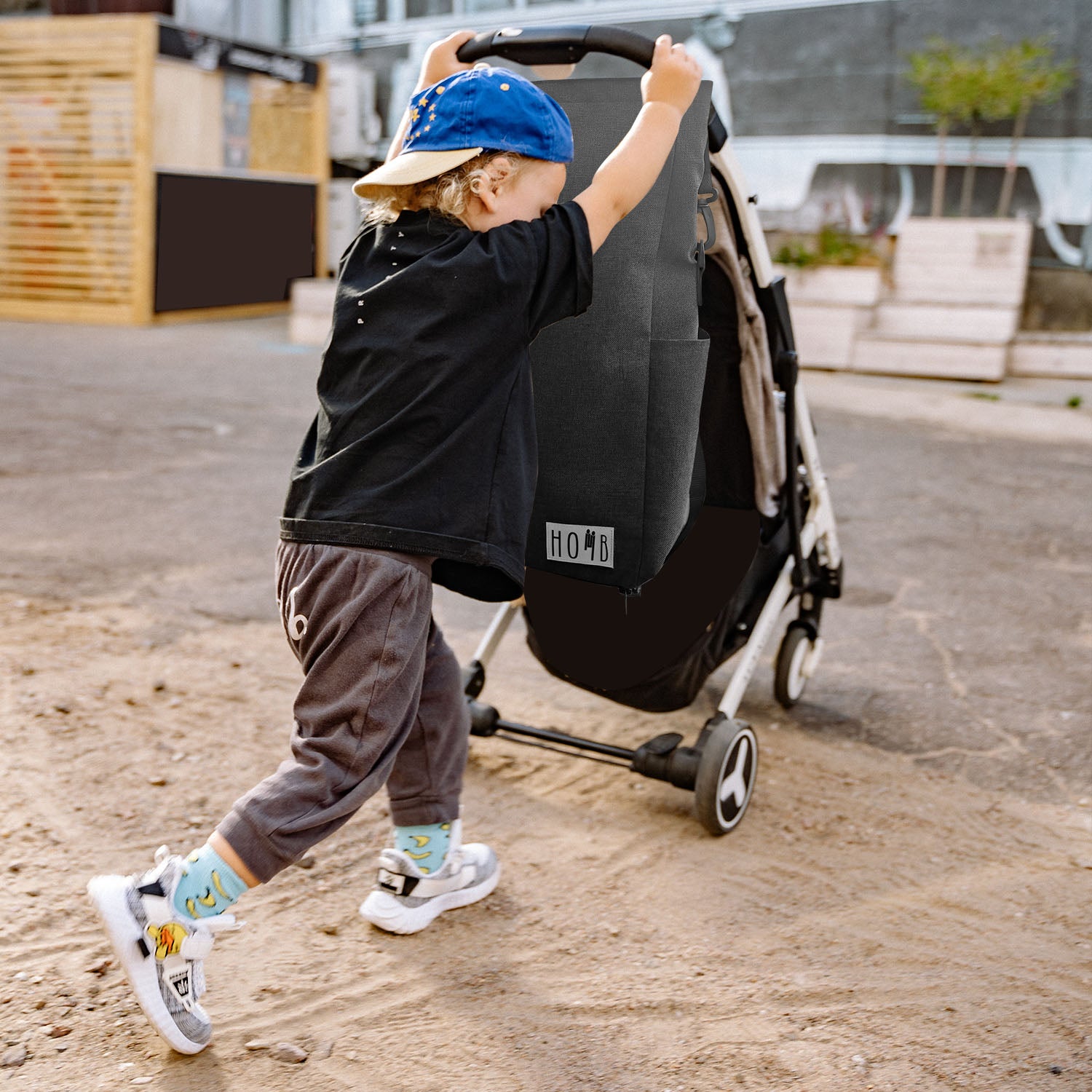 HOMB Wickelrucksack am Kinderwagen